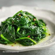Blattspinat Rezept: Minimalistisch in 10 Minuten