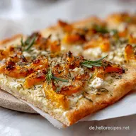 Flammkuchen K&uuml;rbis Feta Rezept: Knuspriger Herbstgenuss