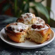 Fluffige Zimtschnecken Ses Gebck mit FrischkseFrosting: Watteweich