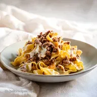 Cremige Schupfnudel-Hackpfanne mit Gorgonzola