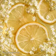 S&uuml;dtiroler Hollersaft Rezept mit Zitrone