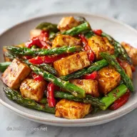 Vegane Spargelpfanne mit Tofu: Knusprig
