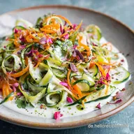 Zucchini Salat mit Joghurt Dressing: Knackig Frisch in 15 Min.