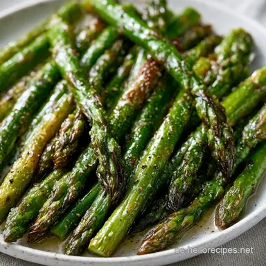 Schneller gr&uuml;ner Spargel Pfanne in 15 Minuten Rezeptkarte