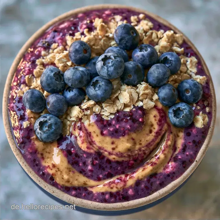 Cremige Smoothie In Bowl mit Beeren